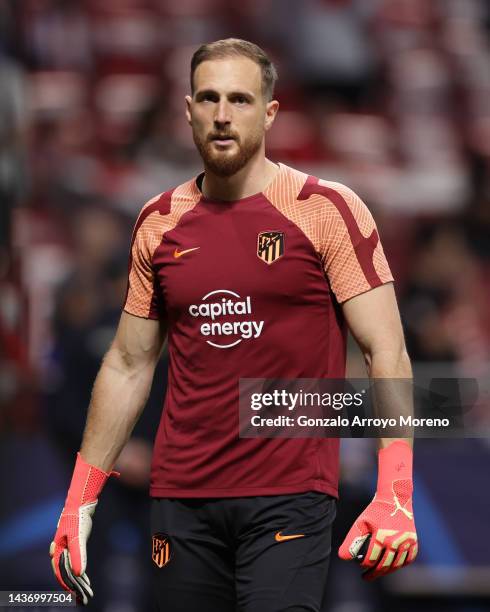 Goalkeeper Jan Oblak of Atletico de Madrid warms up before the UEFA Champions League group B match between Atletico Madrid and Bayer 04 Leverkusen at...