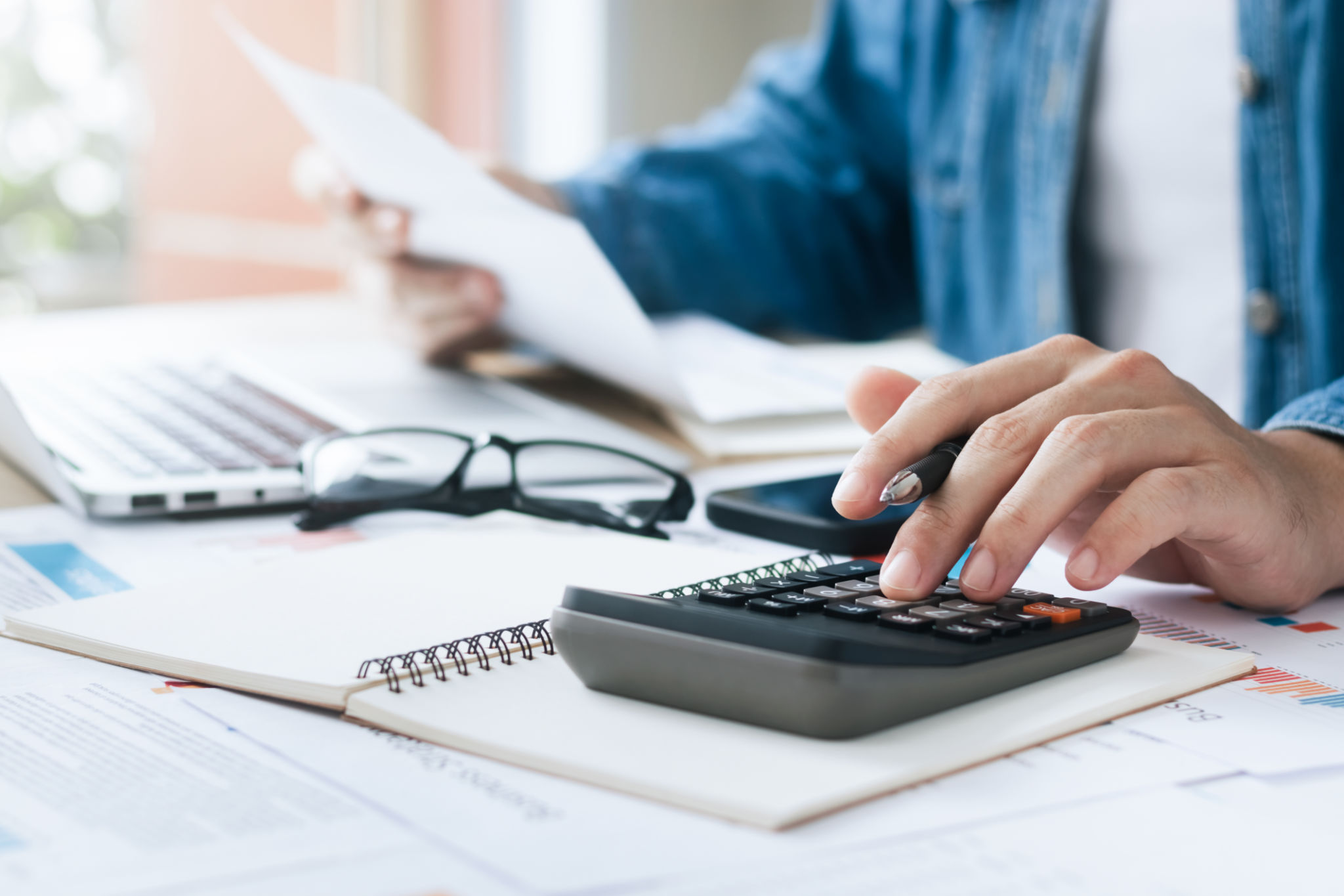 Investors are calculating profits and costs with calculators, growth and investment chart analysis, business planning and strategies to maximize sales profits. Long term business plan. Investors are calculating profits and costs with calculators, growth and investment chart analysis, business planning and strategies to maximize sales profits. Long term business plan.