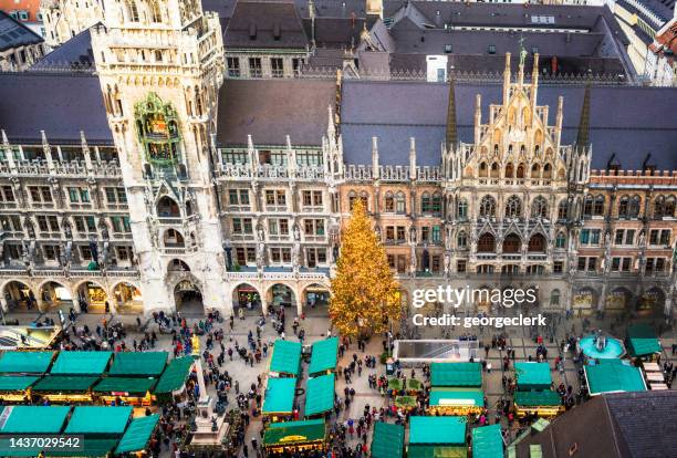 munich's marienplatz at christmas - münchen advent stock pictures, royalty-free photos & images