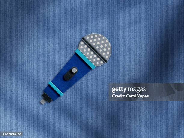 illustration of microphone in paper cutting.blue background - amplify logo - fotografias e filmes do acervo