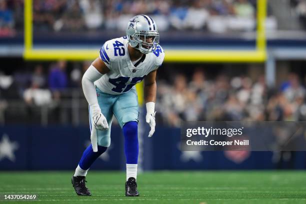 Anthony Barr of the Dallas Cowboys gets set against the Detroit Lions at AT&T Stadium on October 23, 2022 in Arlington, Texas.