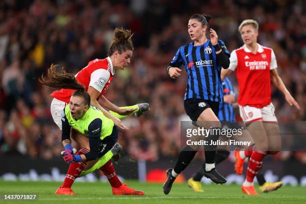 Jen Beattie of Arsenal is challenged by Lourdes Romero of FC Zurich during the UEFA Women's Champions League group C match between Arsenal and FC...