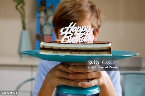 boy showing birthday cake - geburtstag 11 stock-fotos und bilder