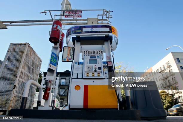 Shell Gasoline Dispenser Fuel Dispenser Photos and Premium High Res Pictures - Getty Images