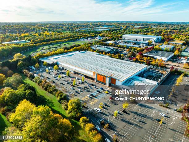 drone footage of logistic center in uk - zona industrial imagens e fotografias de stock
