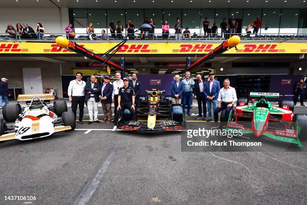 Sergio Perez of Mexico and Oracle Red Bull Racing, Pedro Rodriguez, Adrian Fernandez and dignitaries pose for a photo in the Pitlane during previews...