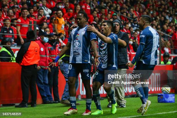 Romario Ibarra of Pachuca celebrates with teammates after scoring his team's first goal during the final first leg match between Toluca and Pachuca...