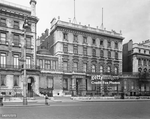 Piccadilly, the London home of Prince Albert, Duke of York and Elizabeth, Duchess of York until the abdication, in 1936, of King Edward VIII, 2nd...