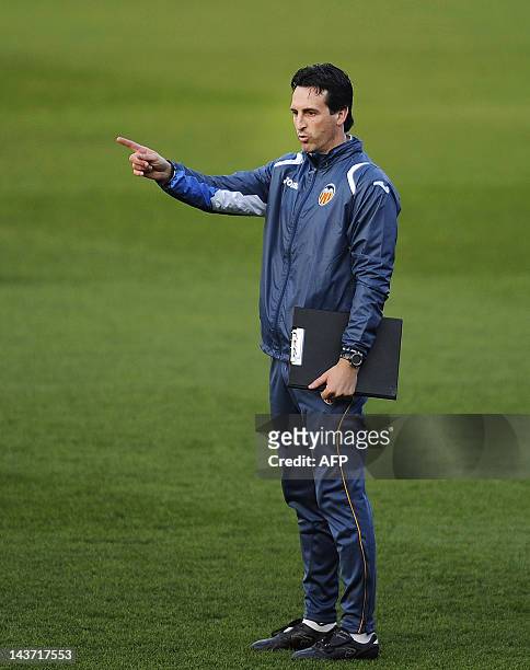Valencia's coach Unai Emery gestures during a training session at the AZ Alkmaar stadium in Alkmaar on March 28 on the eve of the UEFA Europa league...