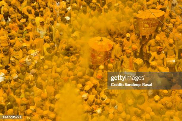 pilgrims participate to attend annual vitthal birdev yatra at pattan kodoli - maharashtra stockfoto's en -beelden