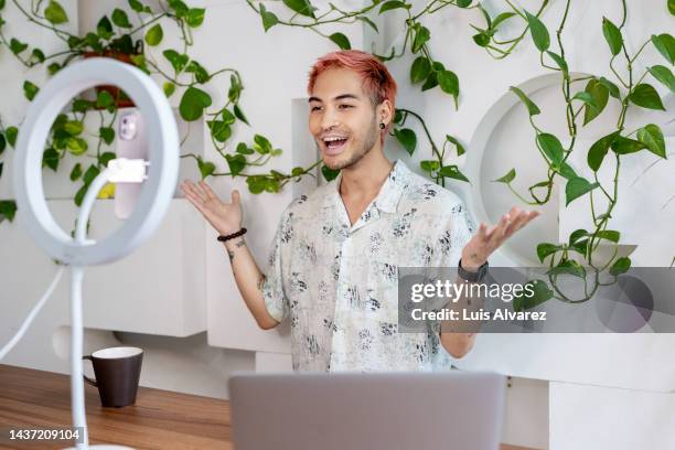 social media influencer making a video blog for his channel at studio - vlogging stock pictures, royalty-free photos & images