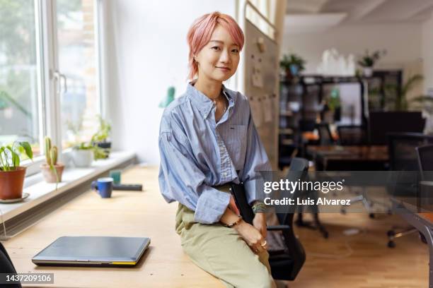 portrait of confident creative businesswoman smiling in office - 染めた髪 ストックフォトと画像