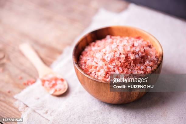 himalayan pink rock salt - himalayazout stockfoto's en -beelden