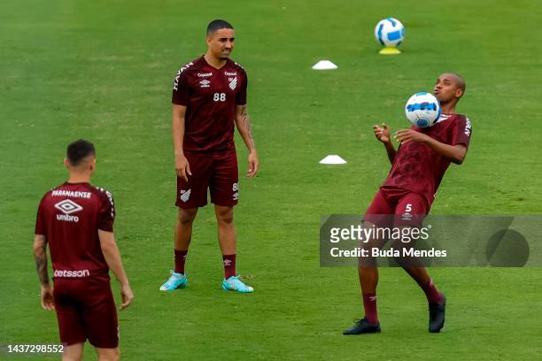 Fernandinho of Athletico Paranaense controls the ball during a training session at Christian Benítez Betancourt Stadium on October 28, 2022 in...