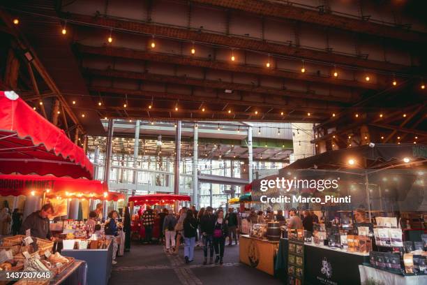 mercado de bairros em londres - borough market - fotografias e filmes do acervo