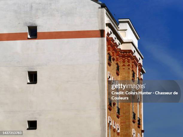 close-up of the gable and the brick facade of a parisian building - wandmalerei stock-fotos und bilder