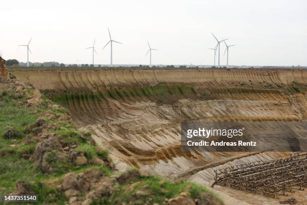 Wind farm on the site of the Garzweiler open-cast mine which must be dismantled for the expansion of the Garzweiler II open-cast lignite coal mine on...