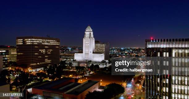 aerial shot of los angeles city hall and government buildings in downtown los angeles at night - los angeles city hall imagens e fotografias de stock