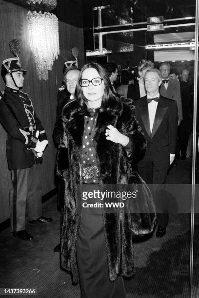 Nana Mouskouri and guests attend an event at the Latin Paradis in Paris, France, on November 27, 1985.