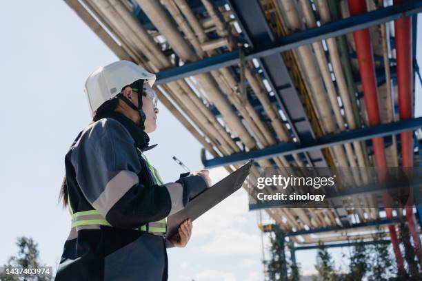 engineer is checking gas pipeline in chemical plant - piattaforma petrolifera foto e immagini stock