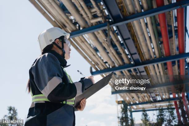 Woman Roughneck Rig Roughneck Woman Photos and Premium High Res Pictures - Getty Images