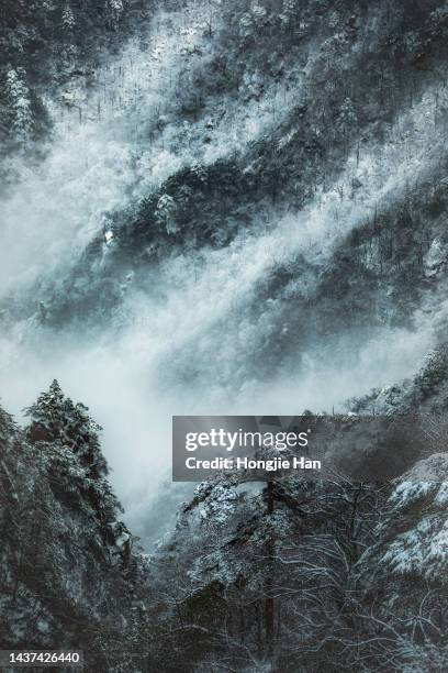 snow in winter in huangshan scenic area, huangshan city, anhui province, china. - huangshan mountains stock pictures, royalty-free photos & images