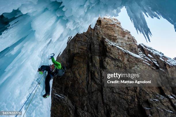 canadian rockies ice climbing - frozen waterfall stockfoto's en -beelden