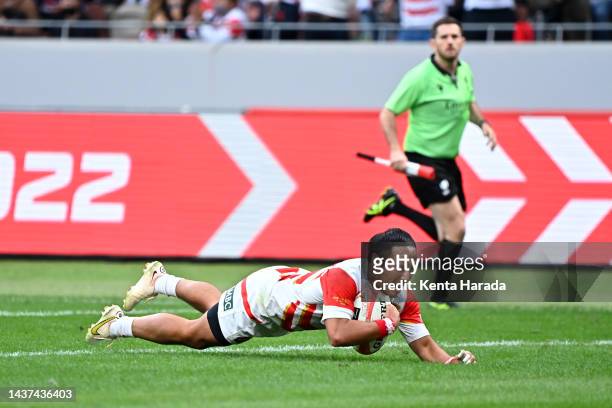Yutaka Nagare of Japan dives to score his side's second try during the international test match between Japan and New Zealand All Blacks at National...