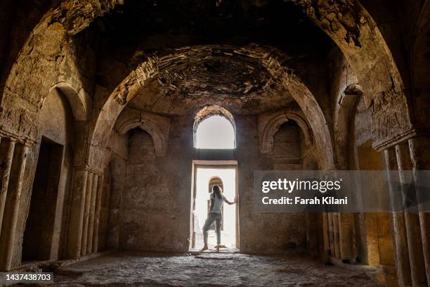 the interior of  'qasr kharana' in amman, jordan. - qasr kharana stockfoto's en -beelden