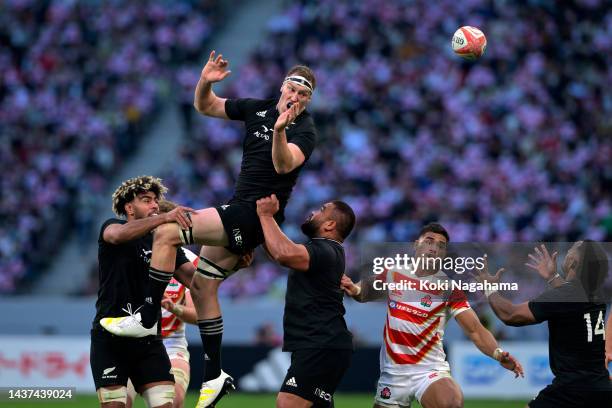 Brodie Retallick of New Zealand wins a line out during the international test match between Japan and New Zealand All Blacks at National Stadium on...