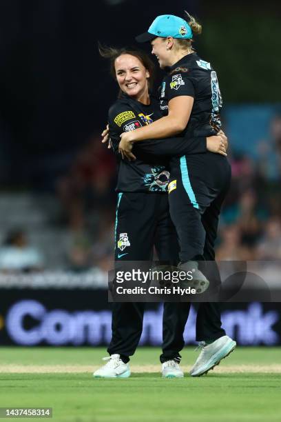 Amelia Kerr of the celebrates after dismissing Beth Mooney of the Scorchers during the Women's Big Bash League match between the Brisbane Heat and...