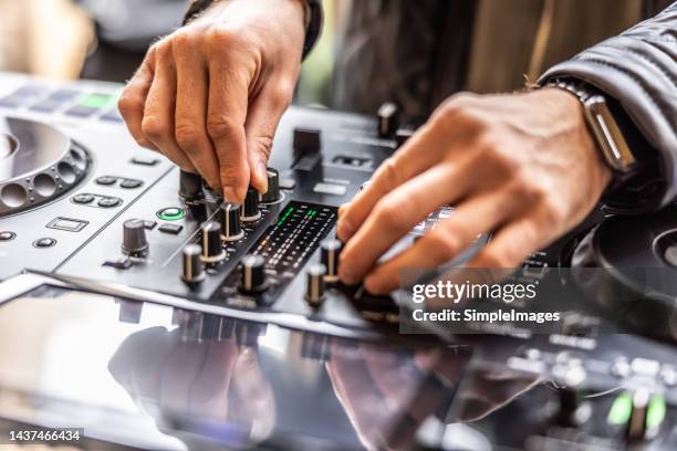 dj hands mixing music for a night club party or wedding. - dj stockfoto's en -beelden