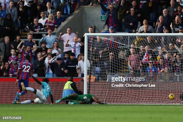 Odsonne Edouard of Crystal Palace scores their side's first goal during the Premier League match between Crystal Palace and Southampton FC at...