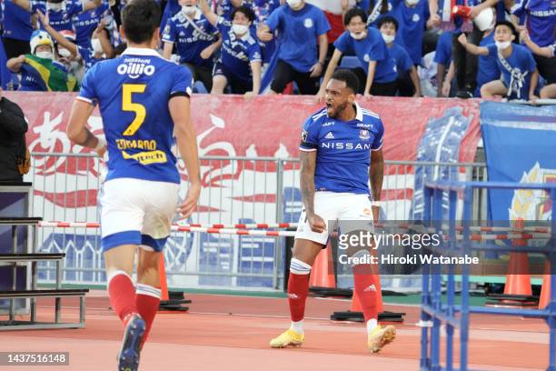 Anderson Lopes of Yokohama F.Marinos celebrates scoring his team's fiurth goal during the J.LEAGUE Meiji Yasuda J1 33rd Sec. Match between Yokohama...