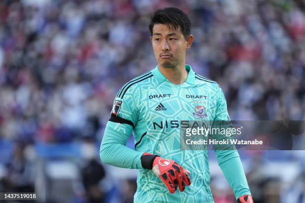 Yohei Takaoka of Yokohama F.Marinos looks on during the J.LEAGUE Meiji Yasuda J1 33rd Sec. Match between Yokohama F･Marinos and Urawa Red Diamonds at...