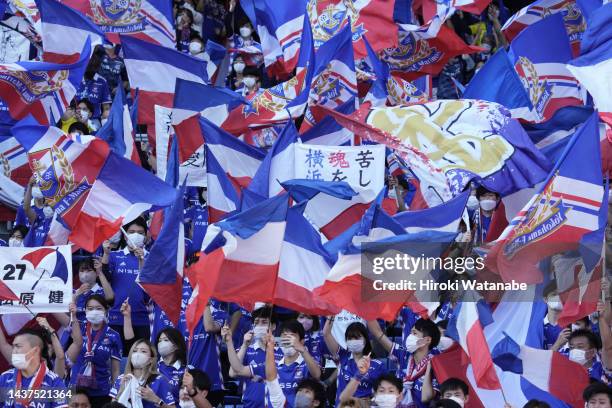 Fans of Yokohama F.Marinos cheer prior to the J.LEAGUE Meiji Yasuda J1 33rd Sec. Match between Yokohama F･Marinos and Urawa Red Diamonds at Nissan...