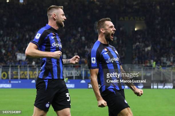 Stefan de Vrij of FC Internazionale celebrates after scoring their team's first goal during the Serie A match between FC Internazionale and UC...