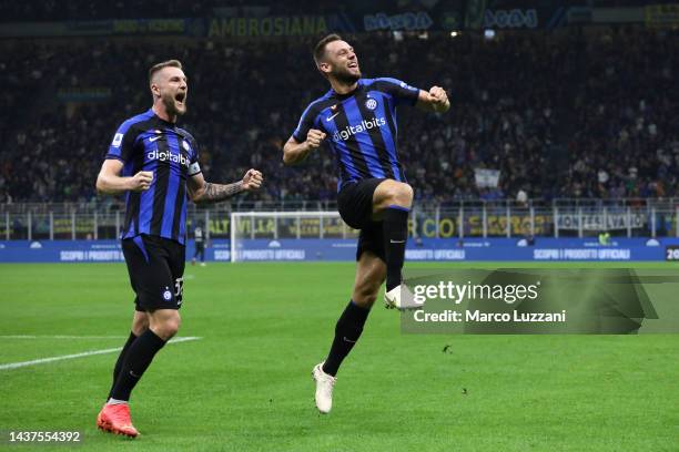 Stefan de Vrij of FC Internazionale celebrates after scoring their team's first goal during the Serie A match between FC Internazionale and UC...