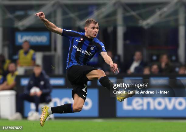Nicolo Barella of FC Internazionale scores their team's second goal during the Serie A match between FC Internazionale and UC Sampdoria at Stadio...