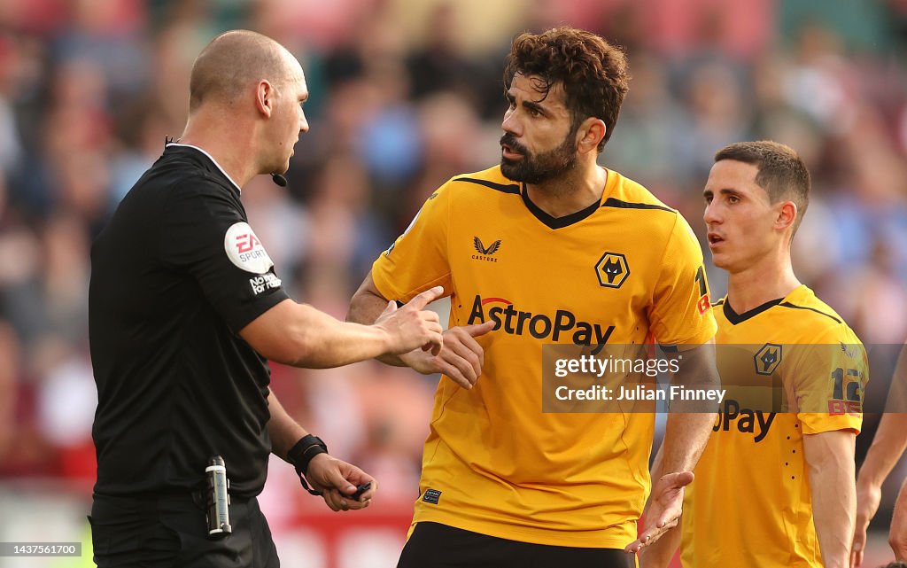 Brentford FC v Wolverhampton Wanderers - Premier League