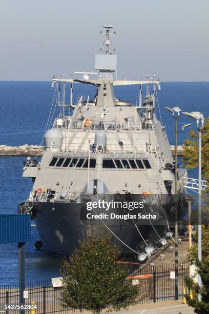 us navy warship docked in the harbor - schiffs steuer stock-fotos und bilder
