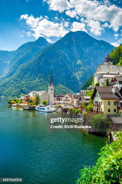 hallstatt in summer - hallstatt fotografías e imágenes de stock