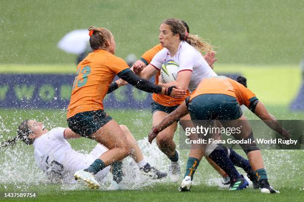 Abby Dow of England runs the ball during the Rugby World Cup 2021 New Zealand Quarterfinal match between England and Australia at Waitakere Stadium...