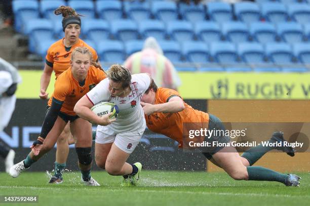 Marlie Packer of England scores a try during the Rugby World Cup 2021 New Zealand Quarterfinal match between England and Australia at Waitakere...