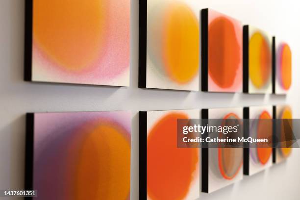 modern wall tile art display - arte moderna imagens e fotografias de stock