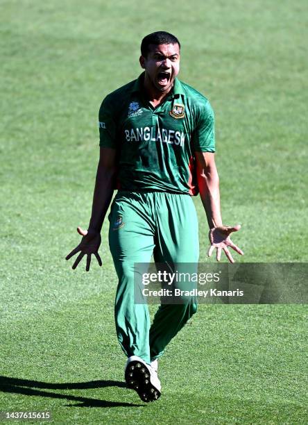 Taskin Ahmed of Bangladesh celebrates taking the wicket of Craig Ervine of Zimbabwe during the ICC Men's T20 World Cup match between Bangladesh and...