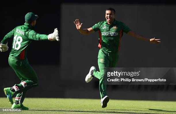 Taskin Ahmed of Bangladesh celebrates after dismissing Regis Chakabva of Zimbabwe during the ICC Men's T20 World Cup match between Bangladesh and...