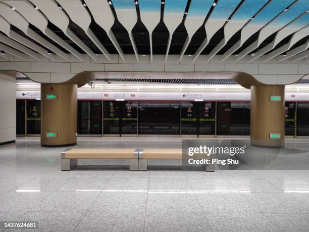 metro station platform - railroad station platform stock pictures, royalty-free photos & images