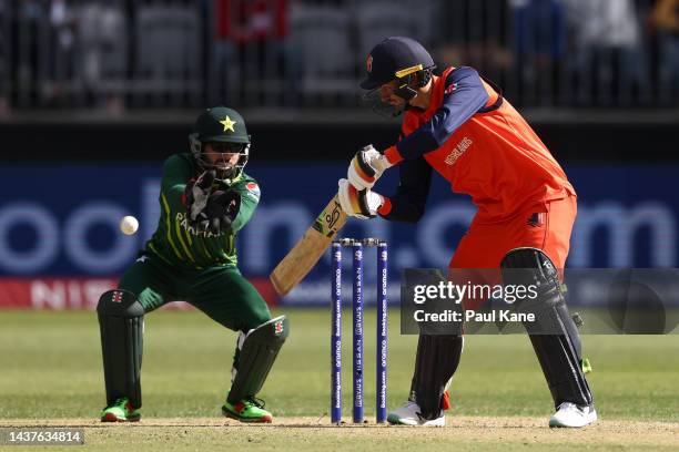 Scott Edwards of the Netherlands bats during the ICC Men's T20 World Cup match between Pakistan and Netherlands at Perth Stadium on October 30, 2022...
