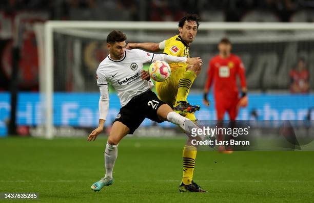 Lucas Alario of Frankfurt is challenged by Mats Hummels of Dortmund during the Bundesliga match between Eintracht Frankfurt and Borussia Dortmund at...